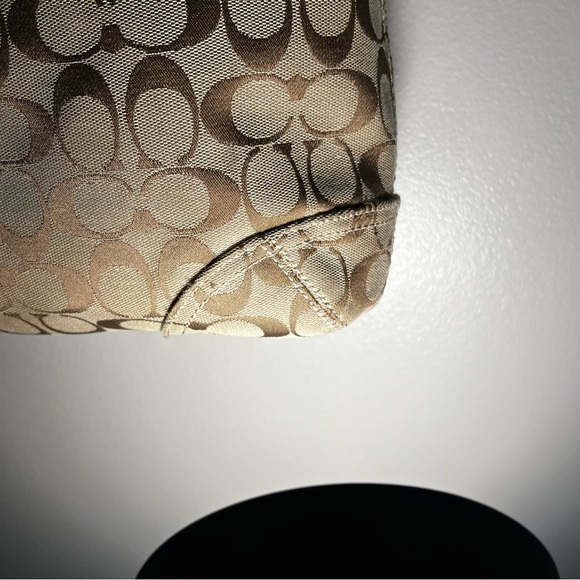 Vintage Coach Two tone Cream Tan Leather Shoulder Bag - Picture 16 of 17